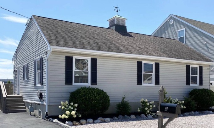 Beach Haven West House | Pet-Friendly Beach Haven West with Ocean View & Breakfast