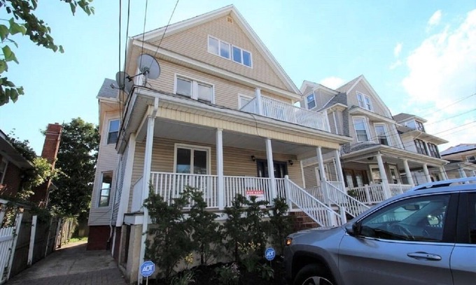 Queens House | Secluded Beach Hideaway with Pet-Friendly Amenities