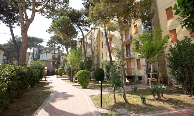 Lido degli Estensi Apartment | Cozy Beach Holiday at Delfini with Private Oceanfront Access