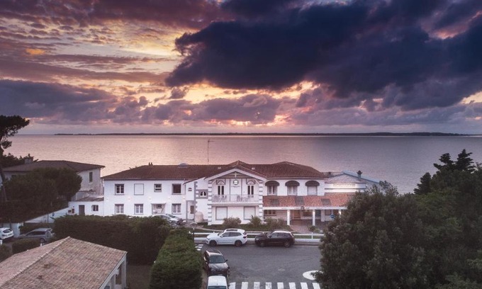 Ronce-les-Bains Hotel | Oceanfront Escape at Beach Hotel - Le Grand Chalet