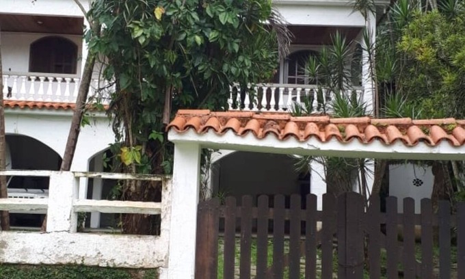 Sahy House | Cozy Beach House with 2 Bedrooms and Family-Friendly Amenities