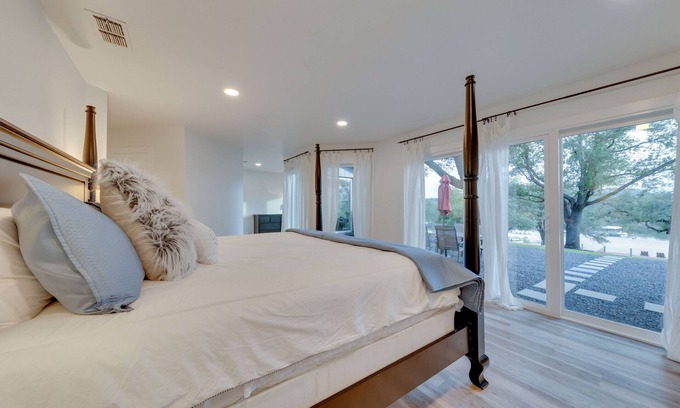 Kingsland House | Beach House 2: Pet-Friendly Retreat with Oceanfront Views