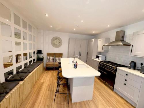 Blackpool Town Center House | Beach House By Sasco: Guest Rated 9.5, Pet Friendly Stay