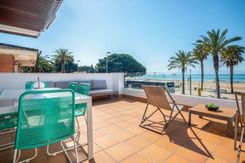 Cambrils Apartment | Coastal Retreat: Beach House Cambrils with Oceanfront Views