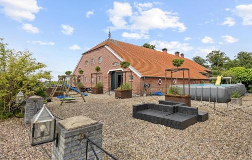 Detern Apartment | Cozy Apartment in Detern with Free Wifi & Pool Access