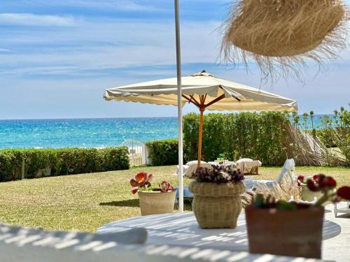 Mrezga Apartment | Oceanfront Bliss at Beach House Hammamet Awaits You