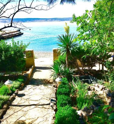 Starigrad House | Beach House with Oceanfront Views & Family-Friendly Amenities