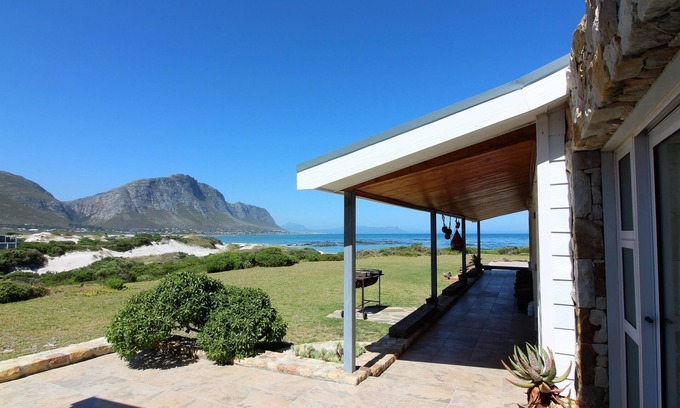 Betty's Bay House | Cozy Beach House Retreat in Betty's Bay with Breakfast