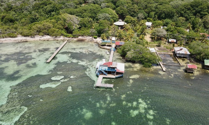 Guanaja House | Family-Friendly Beach House Steps from Channel Bar & Grill