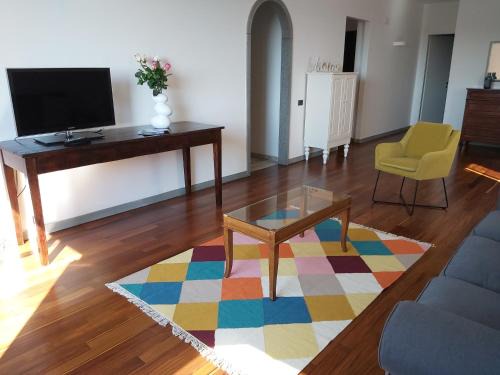 Piombino Apartment | Beach House: Family-Friendly Retreat with Hot Tub Access