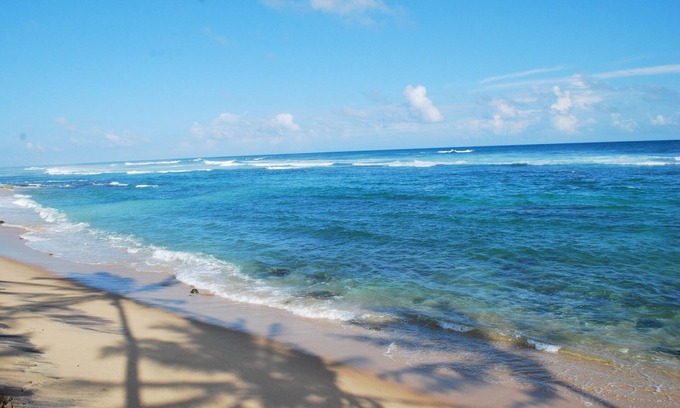 Thalaramba Villa | Beach House: Pet-Friendly Retreat with Ocean View & Dining