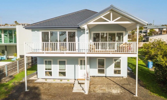 Bridport House | Family-Friendly Beach House on Bentley: Rated 9.5/10