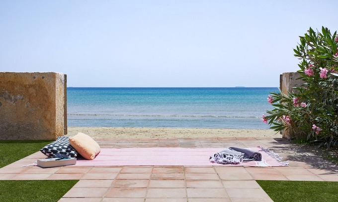 Granelli House | Family-Friendly Beach House with Ocean View & Breakfast