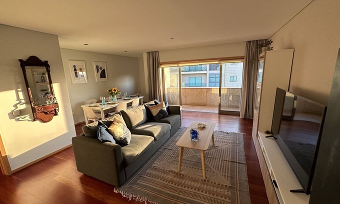 Povoa De Varzim Apartment | Cozy Beach House with Oceanfront Views and Spa Amenities