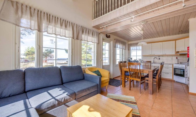 Kalajoki House | Beach House Rantadyyni 32: Oceanfront Retreat with Hot Tub