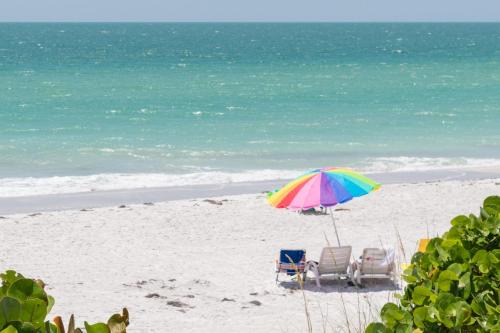 Bradenton Beach House | Beach House Resort: Oceanfront Bliss with Pet-Friendly Stays