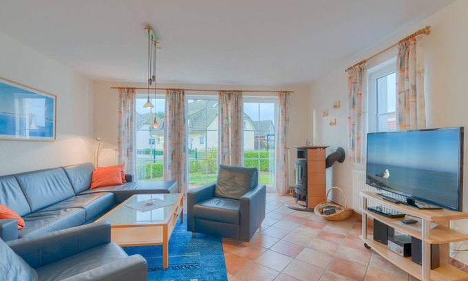 Thiessow Apartment | Oceanfront Strandhaus Thiessow: Perfect for Family Getaways
