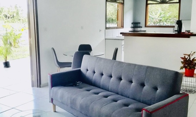 Remire Montjoly House | Beach House Retreat for Up to 6 with Breakfast & Kitchen