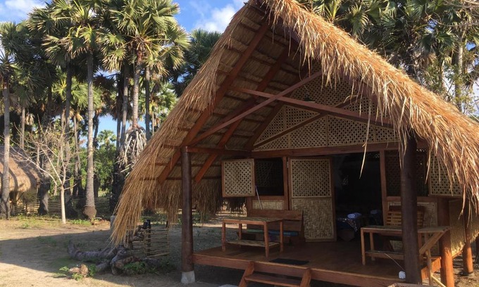 Desa Wula Resort | Beach Hut by S.A.R.: Pet & Child Friendly Retreat