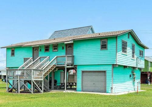 Surfside Beach House | Pet-Friendly Beach Hut Steps from Sand Shore & Jetty Park