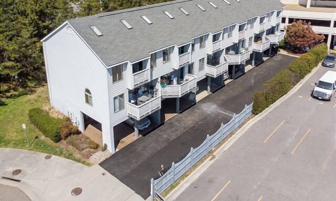 Northeast Virginia Beach House | Beachfront Bliss - 3BR Condo with Pool & Ocean View!