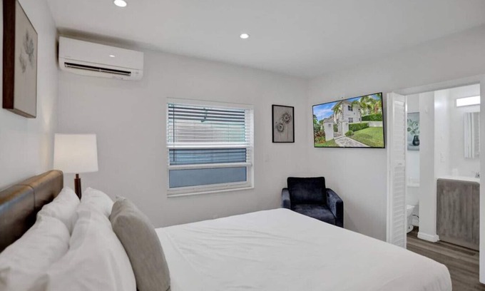 Hendricks and Venice Isles Apartment | Modern Studio Apartment with Patio in Fort Lauderdale