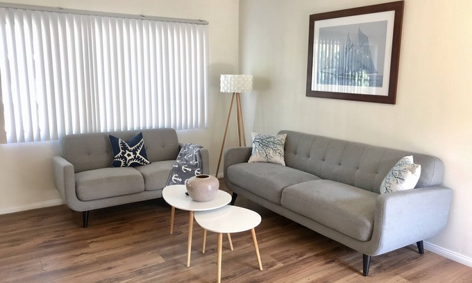 Sawtelle Apartment | Beachfront Retreat near Santa Monica and Venice Beaches