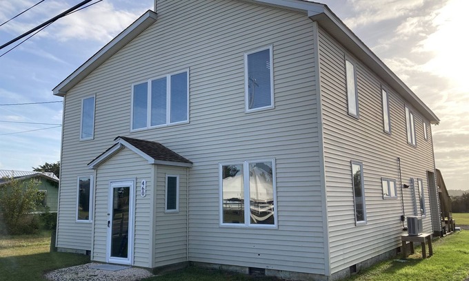 Slaughter Beach House | Beach Lodge: Pet Friendly Retreat with Game Room & Ocean Views