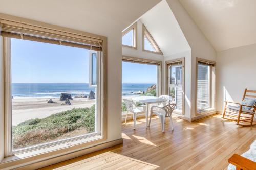 Bandon Apartment | Oceanfront Beach Loop Condos – Family Friendly Getaway