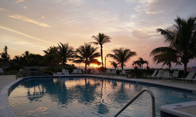Freeport Condo | Ocean View Retreat: Guest Rated 9.6 with Family Amenities