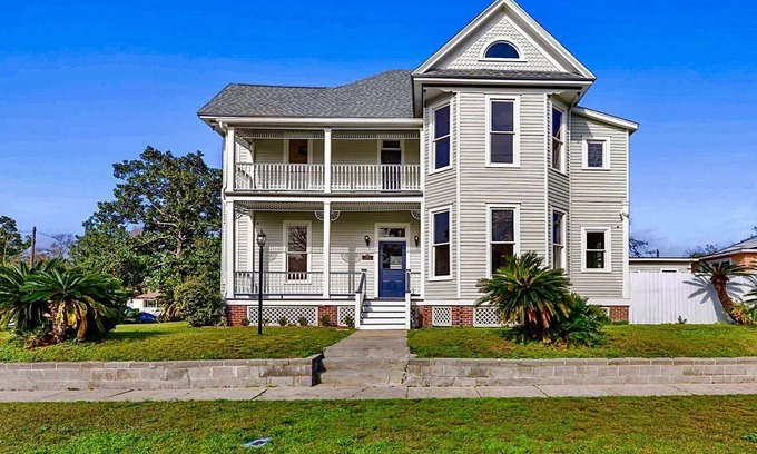 Gulfport House | Gulfport Beachside Victorian Retreat with Ocean View & Spa