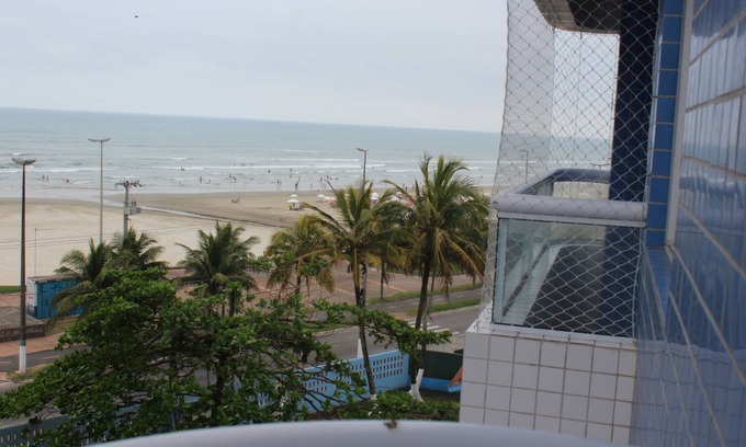 Maracana Apartment | Beachfront Retreat: Pet-Friendly & Ocean View Getaway