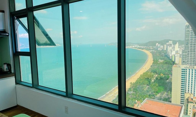 Tran Phu Beach Apartment | Oceanfront Beach Nha Trang Apartment with Pool & Breakfast