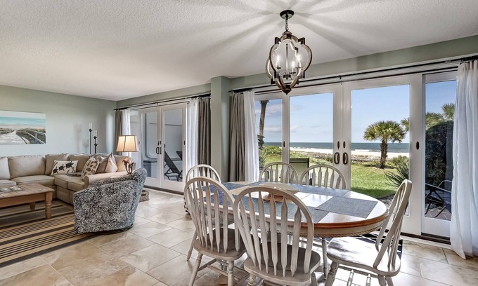 Fernandina Beach Condo | Oceanfront Retreat on Amelia Island with Pet Approval