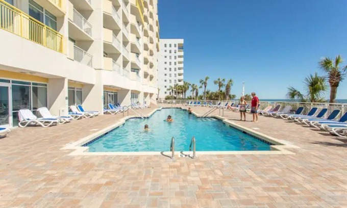 Myrtle Beach Hotel | Beach Paradise: Guest Rated 10/10 with Oceanfront Views