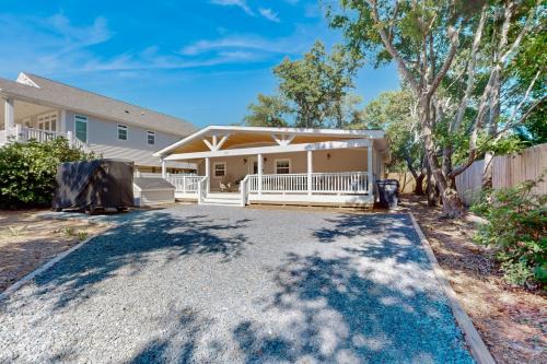 Long Beach House | Beach Bliss: Pet-Friendly Getaway with Hot Tub & 10/10 Rating