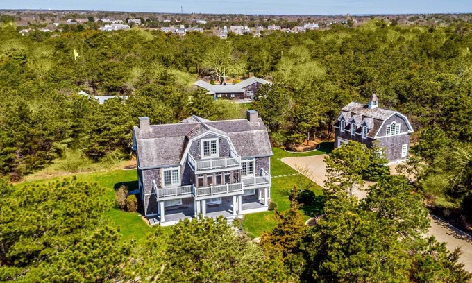 Katama House | Discover Beach Plum Meadows: Elegant Home Near South Beach