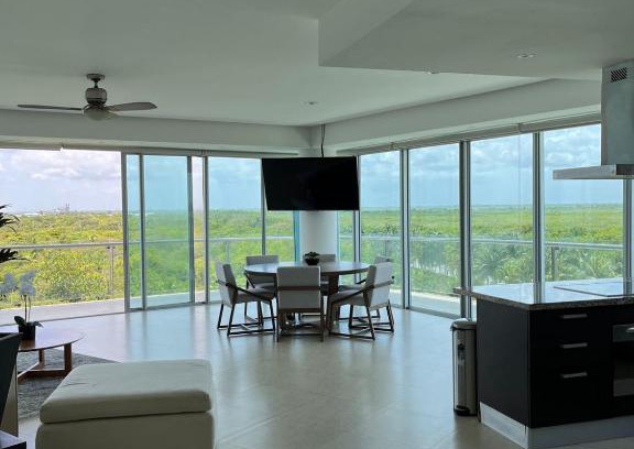 Cancun Apartment | Beautiful Oceanfront Retreat with Pool and Top Ratings