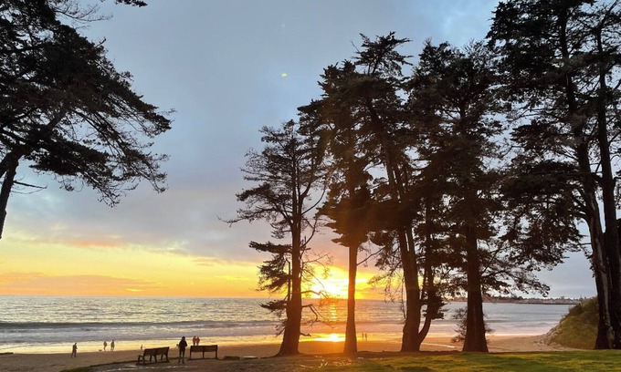 Eastside Santa Cruz Condo | All-Inclusive Beachfront Retreat with Pool and Spa