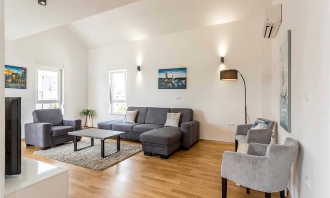 Strozanac Apartment | Beach residence with pool and sea view - Penthouse apartment H6