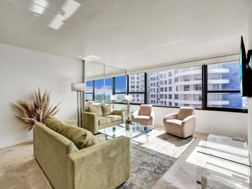 Mid Beach Apartment | Oceanfront Beach Resort Condo 921 with Pool & Hot Tub