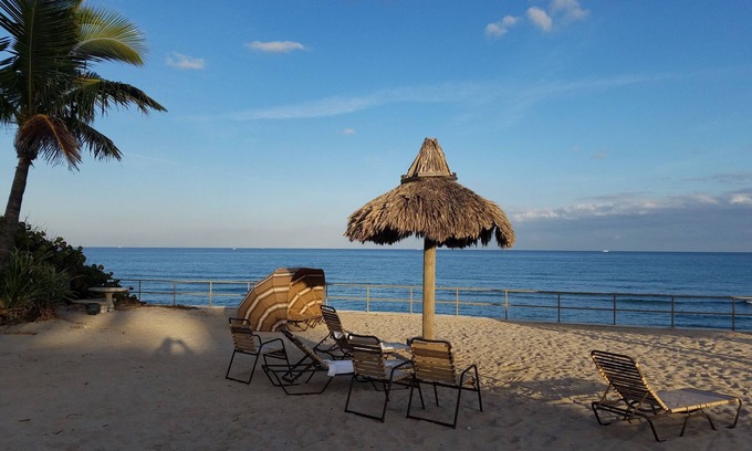 Hillsboro Beach Cottage | Beach Resort Villa: Family-Friendly Retreat by the Ocean