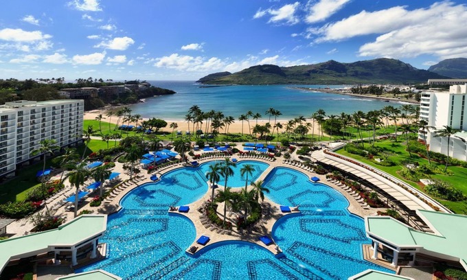 Lihue Hotel | Beach Resort with Outdoor Pool & Dining by the Ocean | Oceanfront 1BR Suite