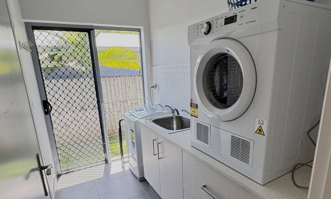 Kewarra Beach Apartment | Beach retreat on Poolwood