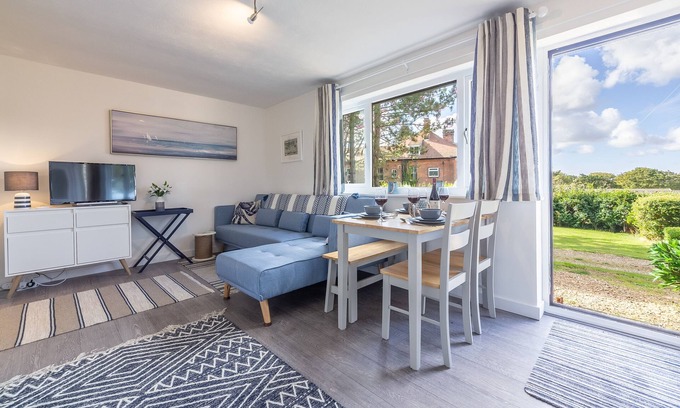 Weybourne House | Oceanfront Beach Retreat in Weybourne, Norfolk - Rated 8.4/10