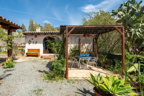 Quartu Sant'Elena Apartment | Cozy Beach Room Apartment - Pet and Child Friendly Retreat