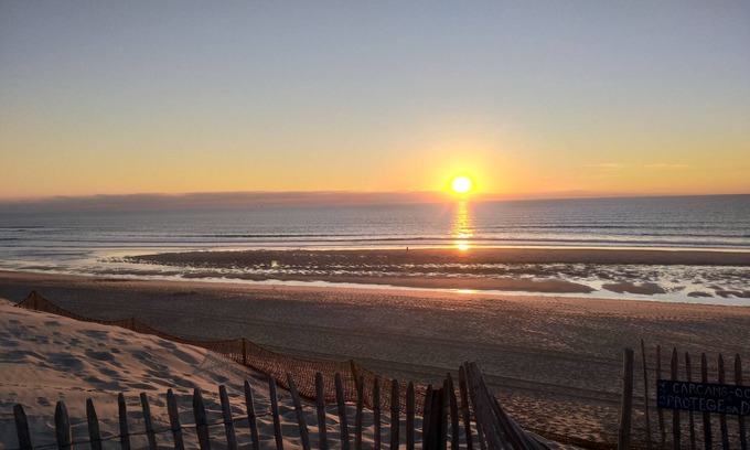 Carcans Plage Apartment | Beach Shackles: Perfect Getaway Just Steps from the Shore