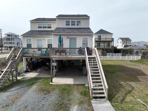 North Topsail Beach House | Discover Beach Star Villa: Family-Friendly Coastal Retreat