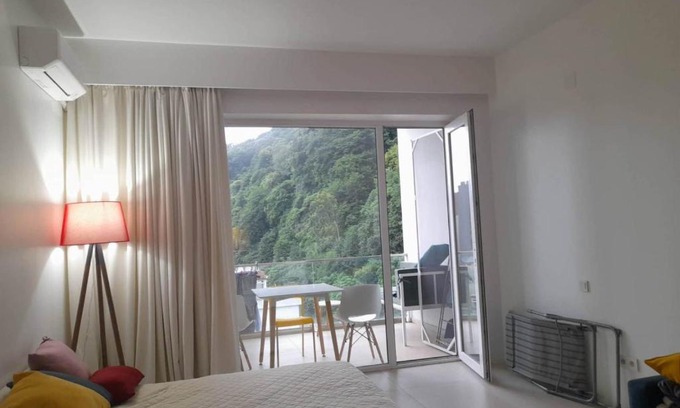 Kvariati Apartment | Beach Studio Apartment in Kvariati - Family-Friendly Retreat