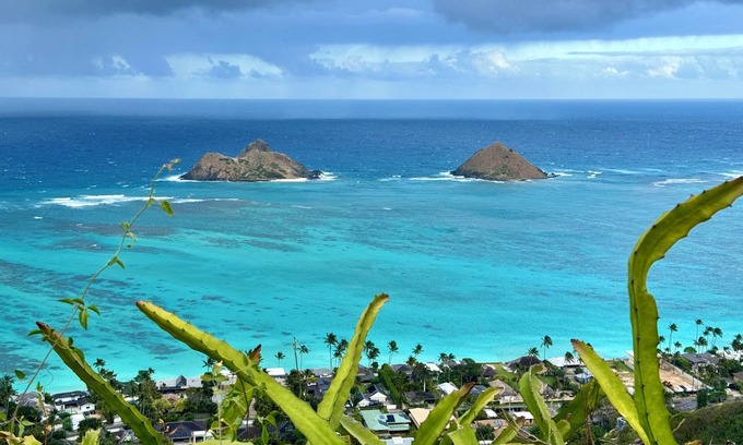 Lanikai House | Beachfront Retreat in Lanikai: Ocean Views & Family-Friendly